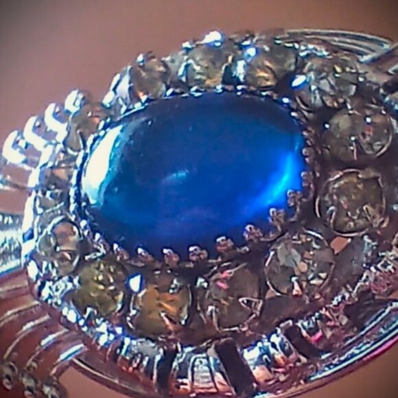 Quality Vintage Sapphire Blue Paste Glass Clear Rhinestone 'Eye' Shaped Brooch - Picture 4 of 7